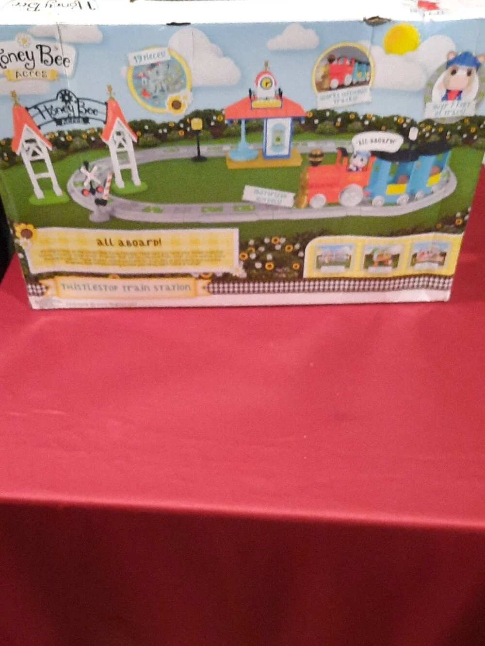 Honey Bee Acres Thistlestop Electric Train Station Set with Lights & Sounds 7ft